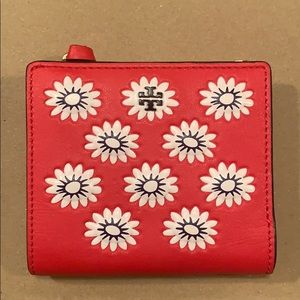 Tory Burch bi fold wallet